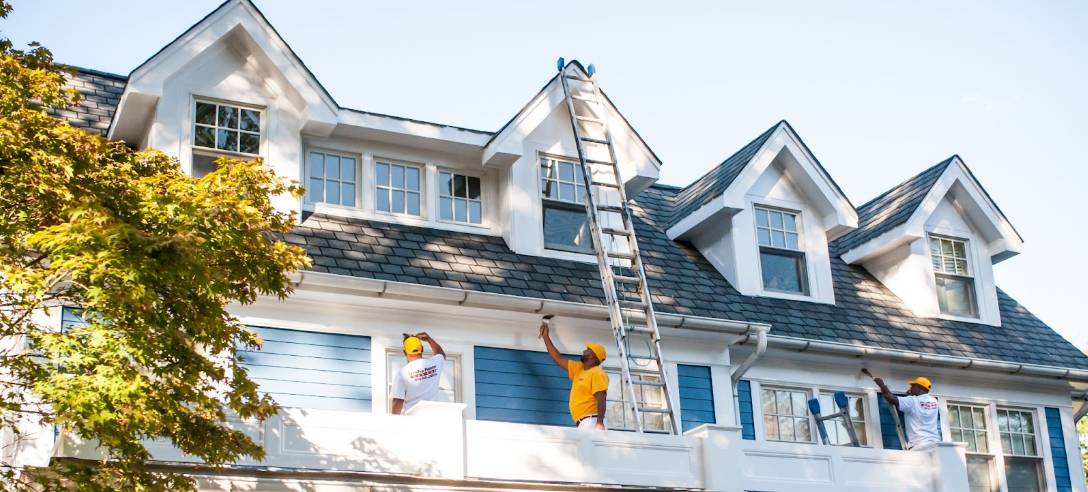 siding house being painted