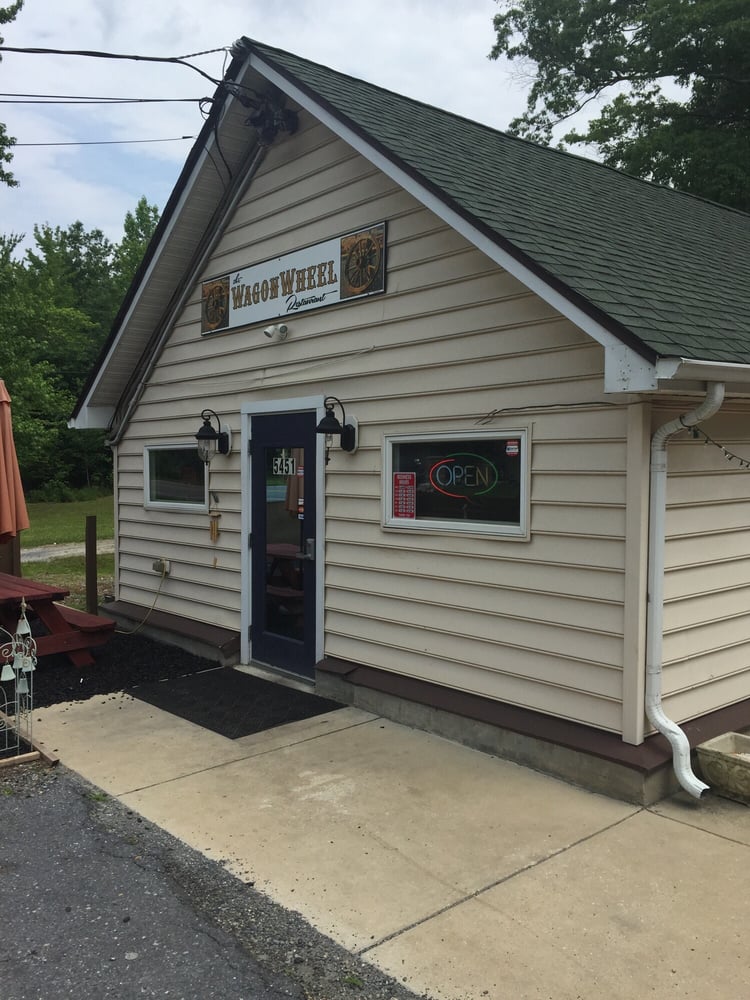 wagon wheel restaurant before being repainted