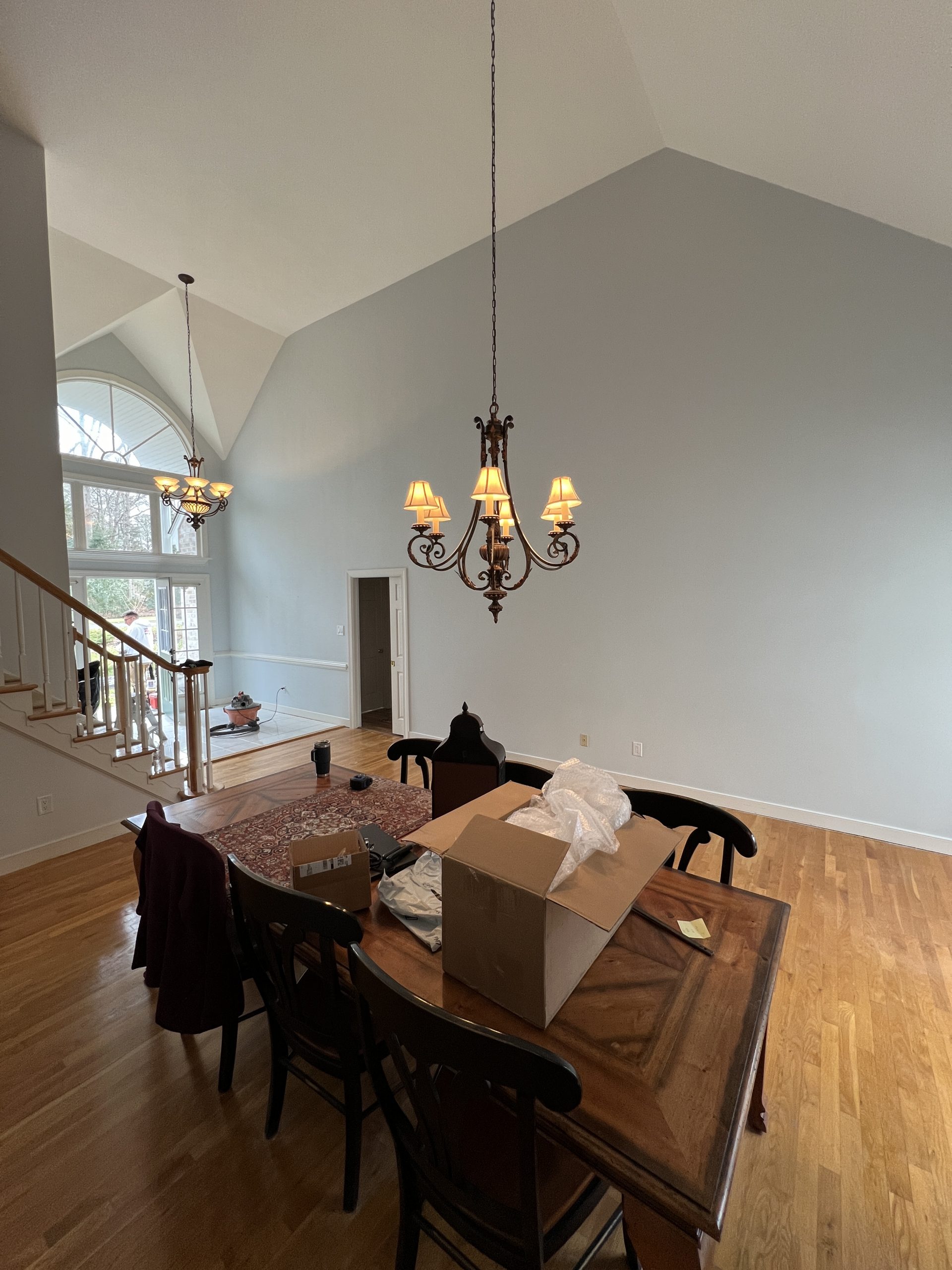 After - Foyer