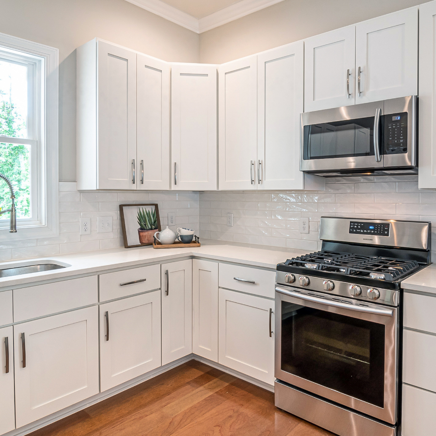 White kitchen cabinets in North Orlando