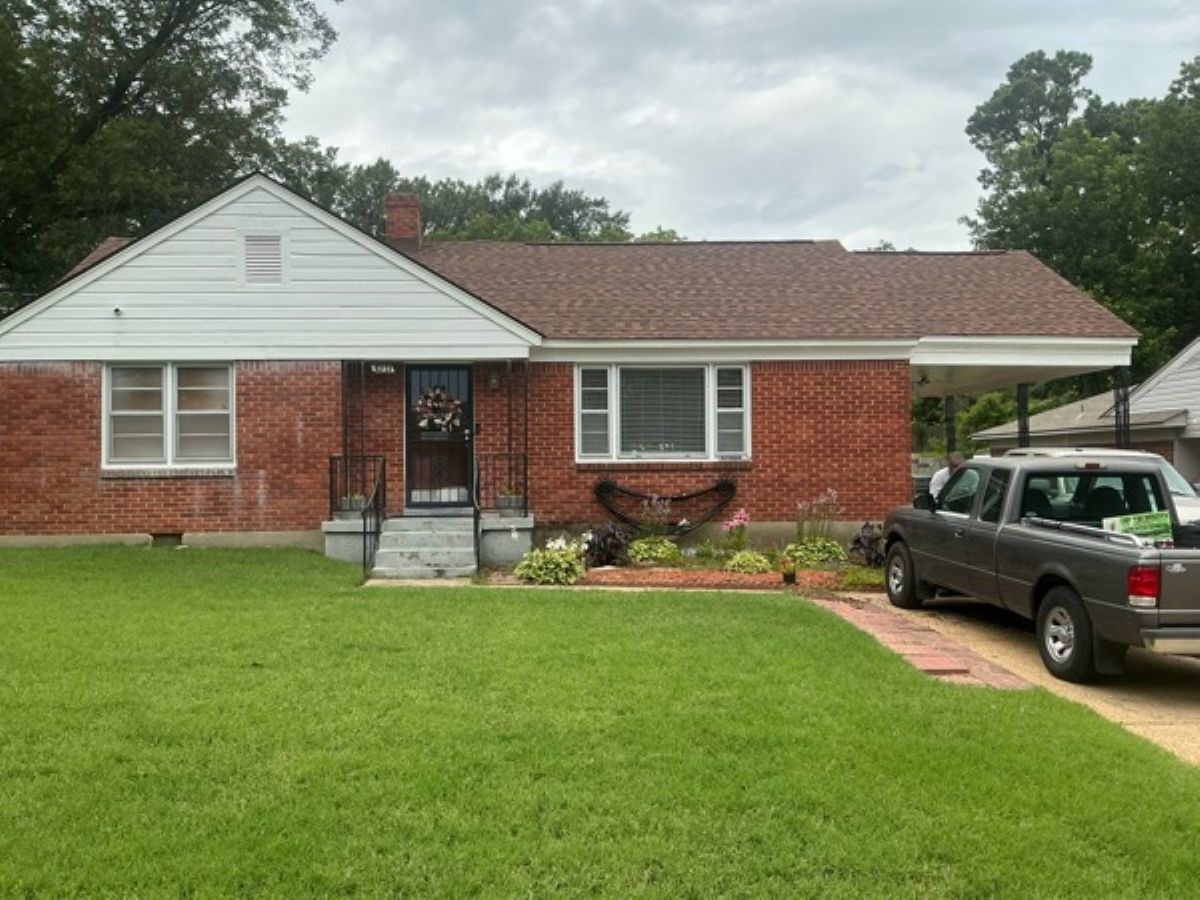 Brick Home – Full Exterior Repaint Before