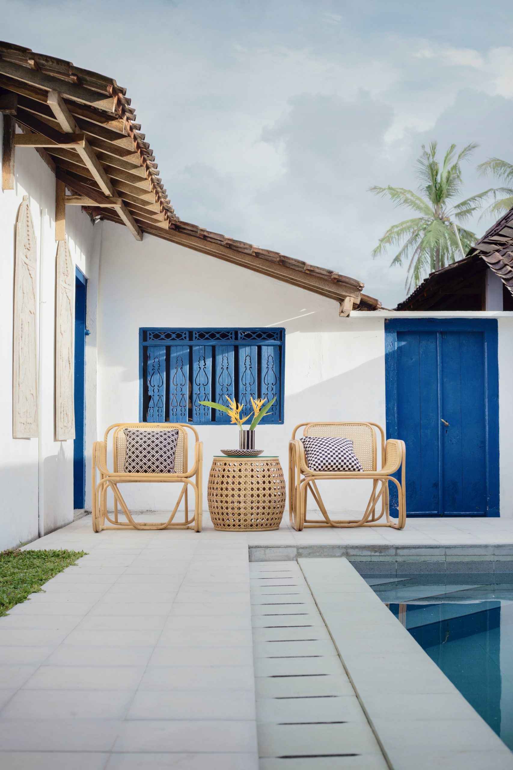 accent colors outdoors