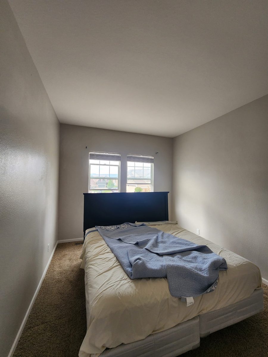 bedroom with queen bed Preview Image 8