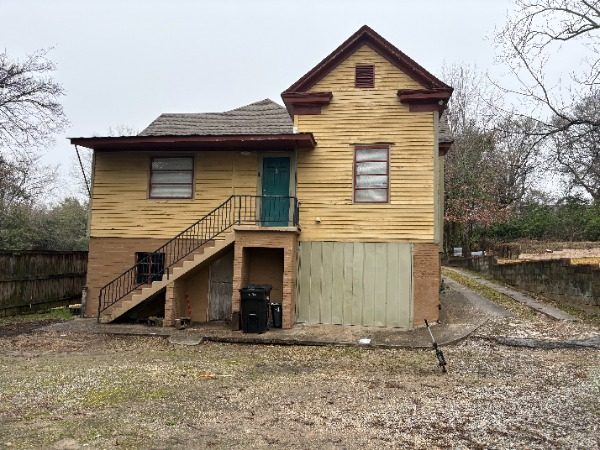 worn exterior of historic home Preview Image 5
