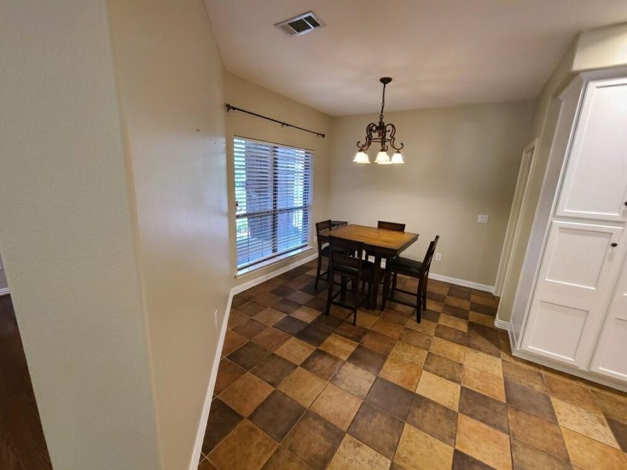 Kitchen and dining area repainted Preview Image 3