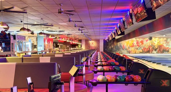 lucky strike bowling alley