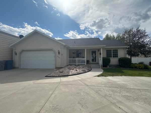 house exterior with off-white vinyl siding before repaint Preview Image 8