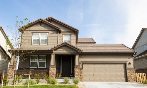 Medium siding colors/darker trim