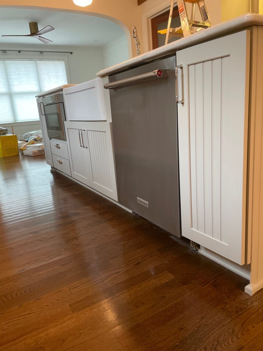 white painted kitchen island Preview Image 1