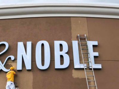 Front Exterior of Barns and Noble repainted