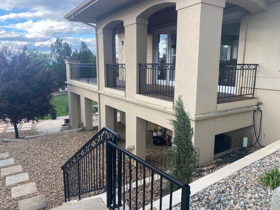 house with deck and metal railings Preview Image 4