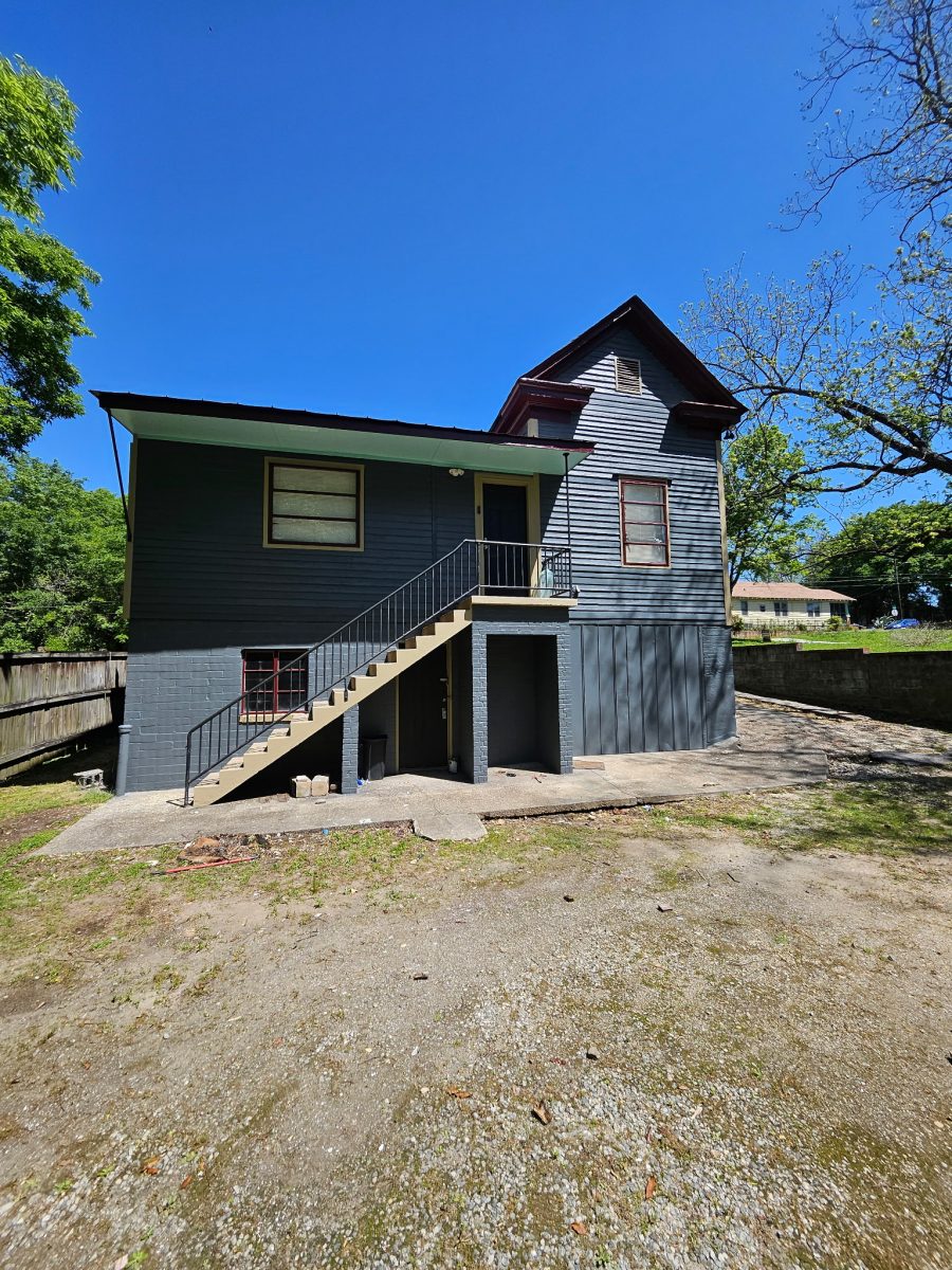 painted side exterior of historic home Preview Image 11